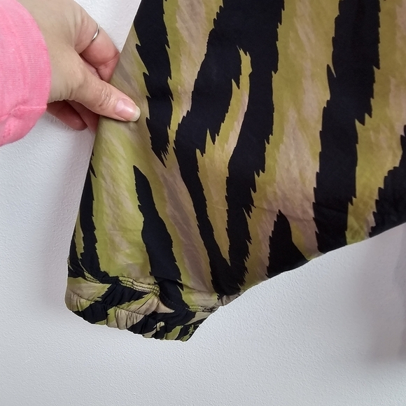 NWOT Free People Movement Walk The Line Pullover, size large - Picture 11 of 13